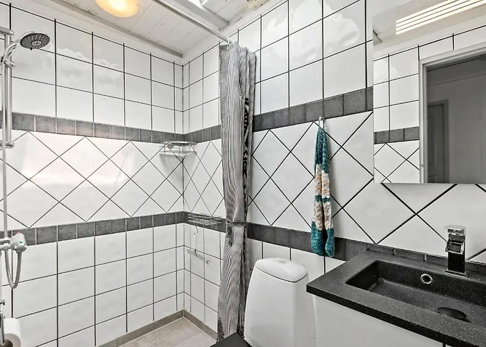 2 Bedroom Beautiful In Дом отдыха